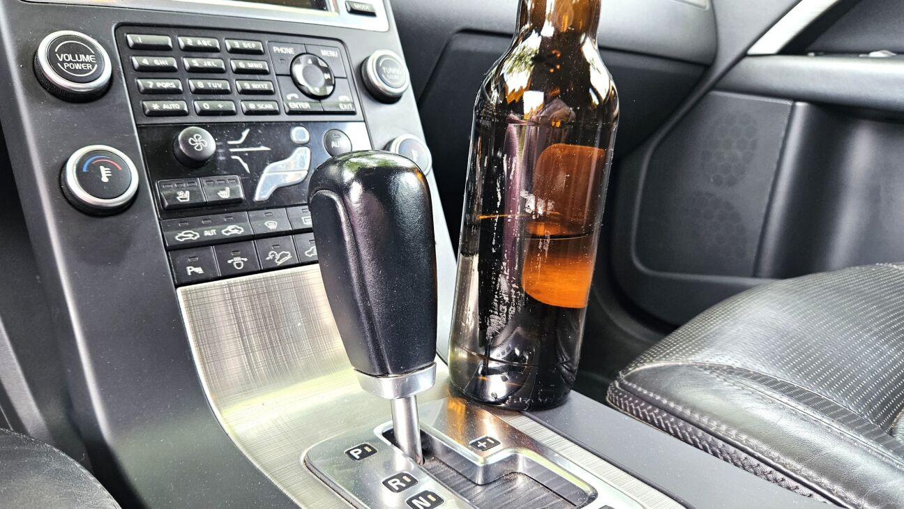 Jēkabpilī “Volkswagen” uzbrauc “Volvo”, Aizkraukles pusē – divi dzērājšoferi