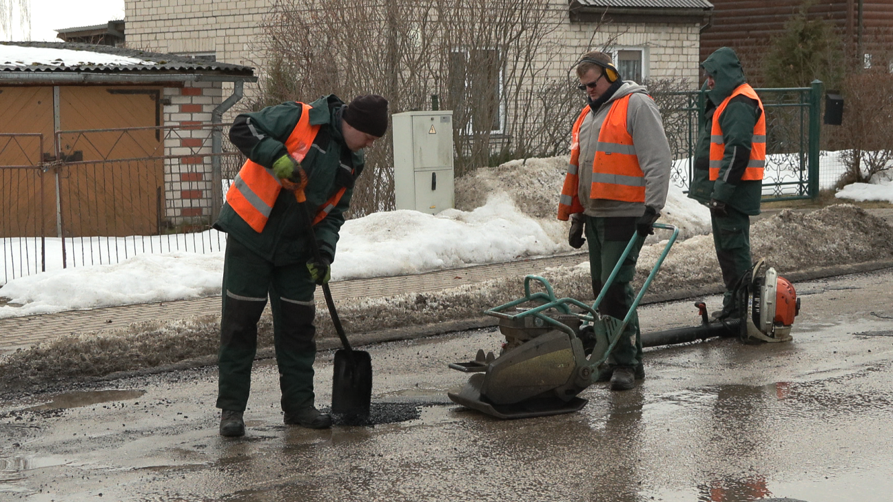 Jēkabpilī aizlāpa bīstamākās bedres un plāno Rīgas ielas atjaunošanu
