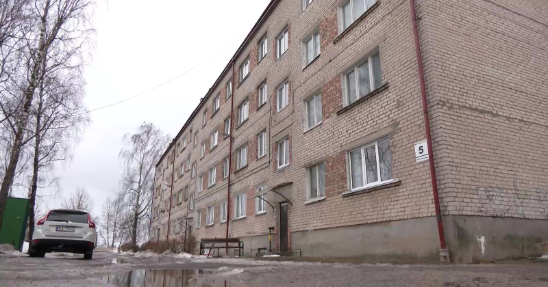 Ķieģeļu ielas iedzīvotājus satrauc jandāliņi un alkohola lieto&scaron;ana kaimiņu dzīvoklī