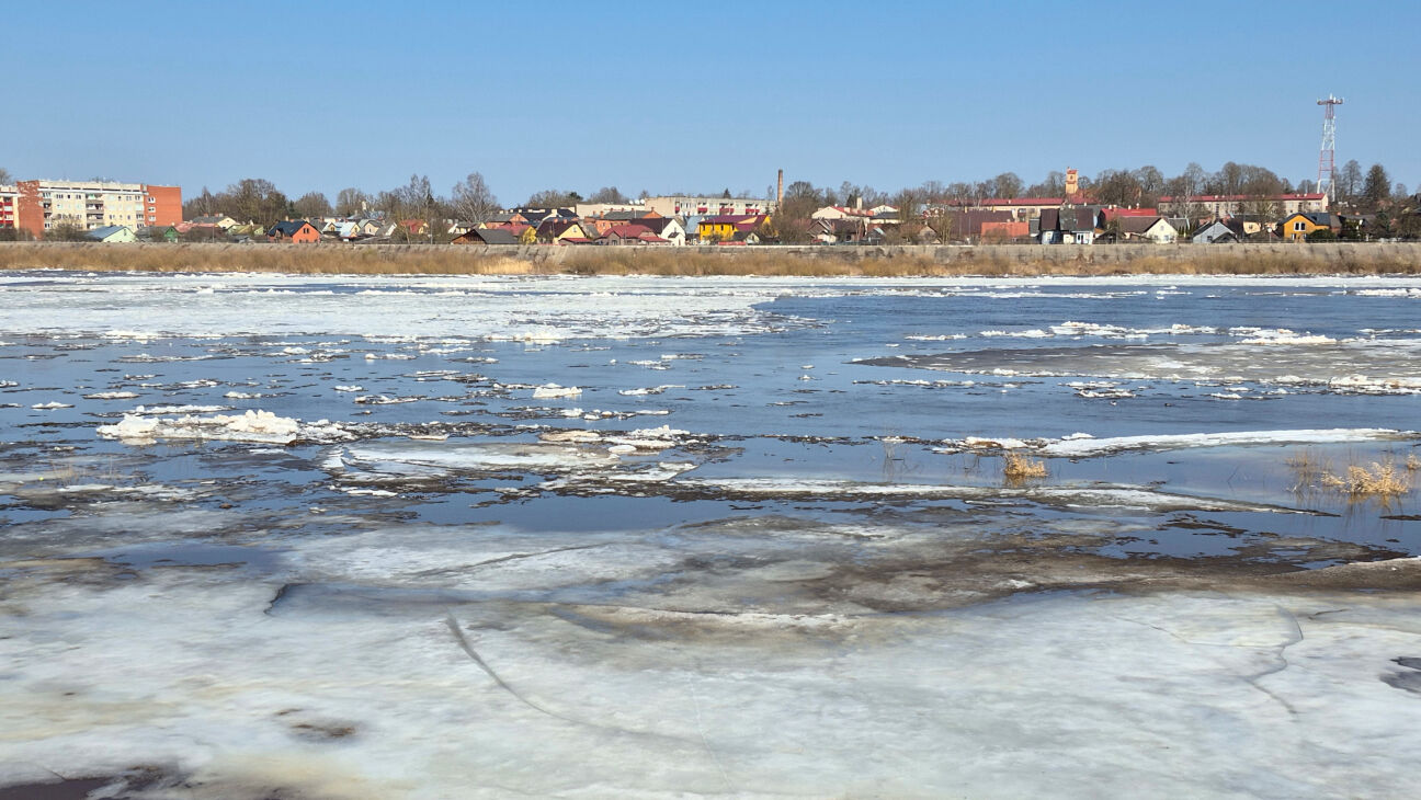 Jēkabpilī sākusies ledus iešana Daugavā